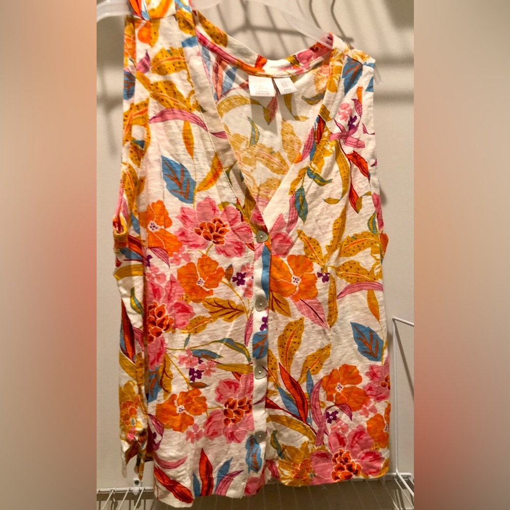C&C California Multicolor Floral Linen blend v-neck Top XL. Comfy and stylish.